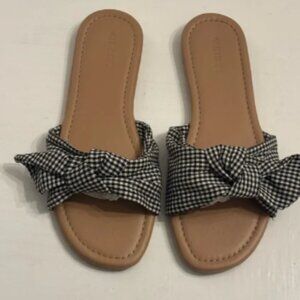 Old Navy Woman Black and White Gingham Bow Sandals Size 8